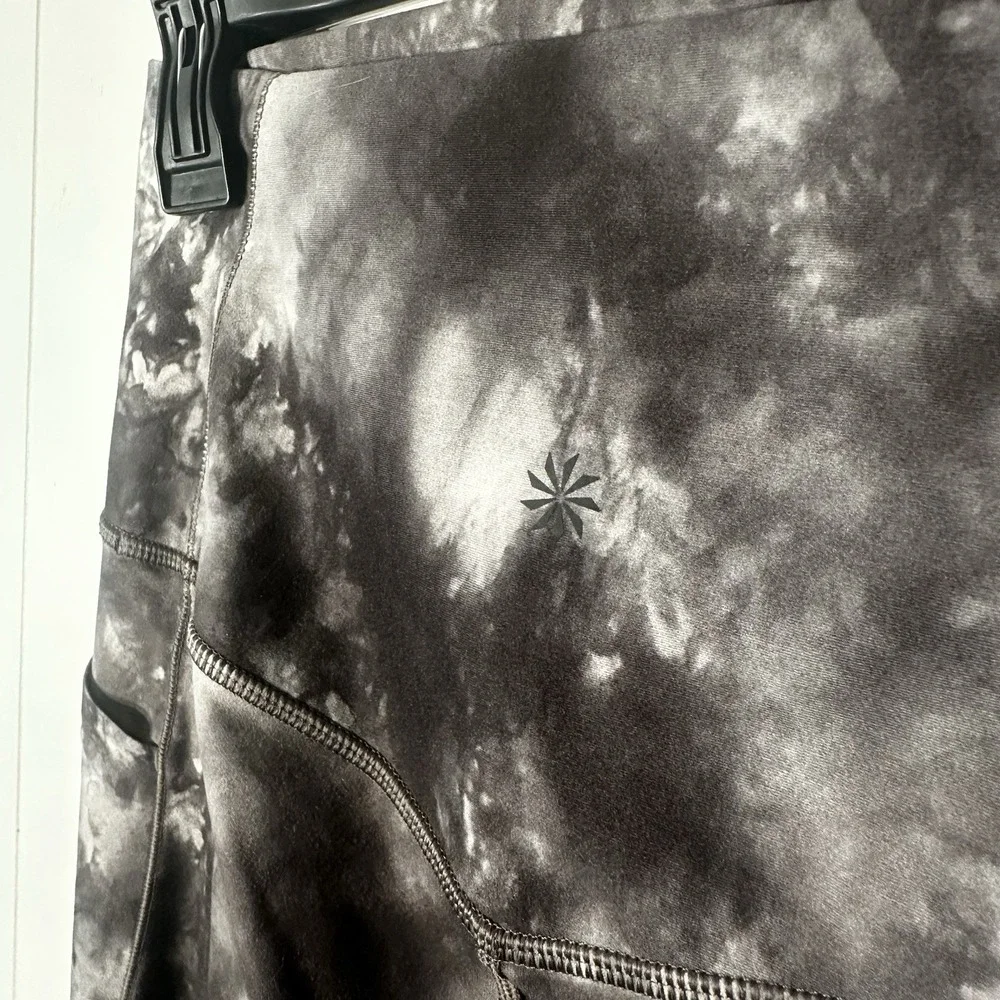 Athleta Salutation Stash Pocket II Capri Leggings Black White Tye Dye Pockets M - Picture 6 of 9